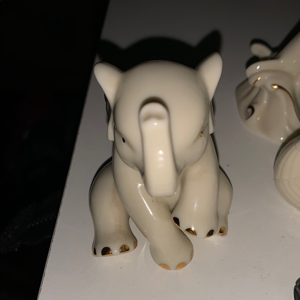 Lenox Cream Elephant Figurine with Gold Details - Picture 5 of 7